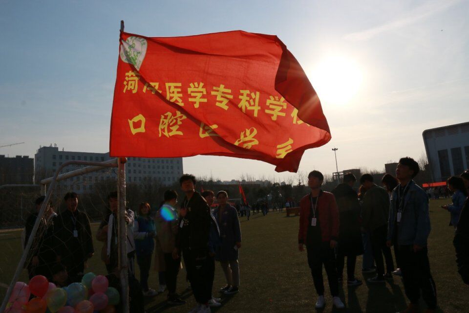 我系举办“绚烂花季，窈窕淑女”女生节活动